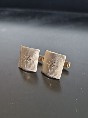 Source Unknown Gold Starburst Square Cufflinks